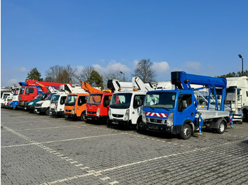 Camión con plataforma elevadora NISSAN