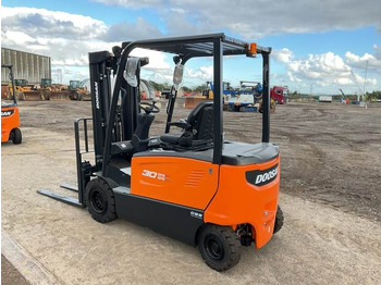 Carretilla elevadora eléctrica Doosan B30X-7 PLUS: foto 2