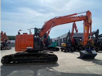 Excavadora de cadenas Hitachi ZX225USLC-6 PYÖRITTÄJÄLLÄ: foto 5