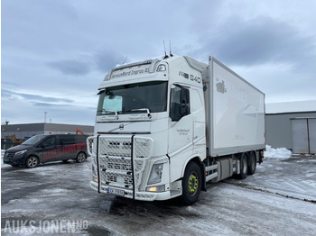 Camión caja cerrada VOLVO FH 540