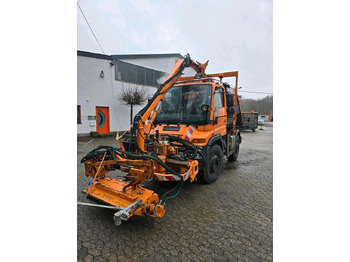 Vehículo municipal UNIMOG U400