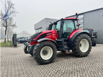 Tractor VALTRA T144