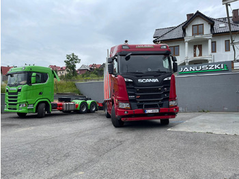 Camión forestal SCANIA R 520