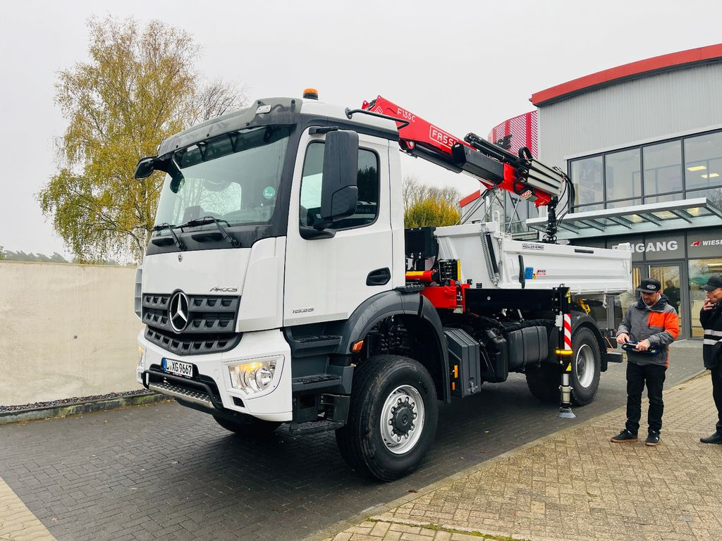 Camión volquete, Camión grúa nuevo Mercedes-Benz Arocs 1835  4x4 Meiller Fassi F135 Kran Kipper: foto 1