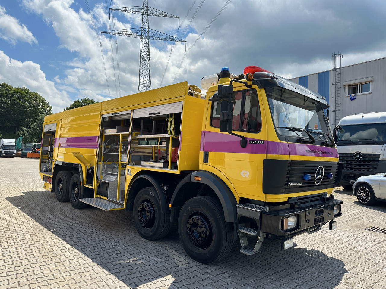 Camión de bomberos Mercedes-Benz 3238 SK Löschfahrzeug Rosenbauer Wasser + Schaum 66m Wurfweite: foto 9