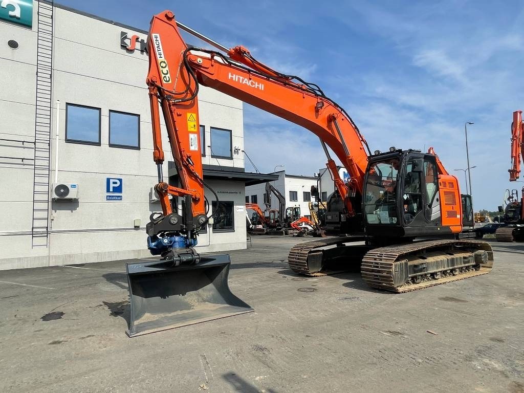 Excavadora de cadenas Hitachi ZX225USLC-6 PYÖRITTÄJÄLLÄ: foto 8