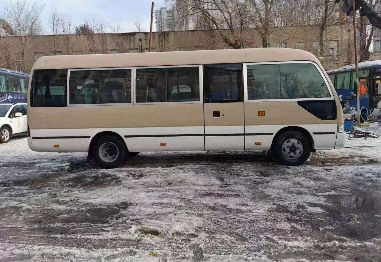 Autobús suburbano Toyota Coaster: foto 6