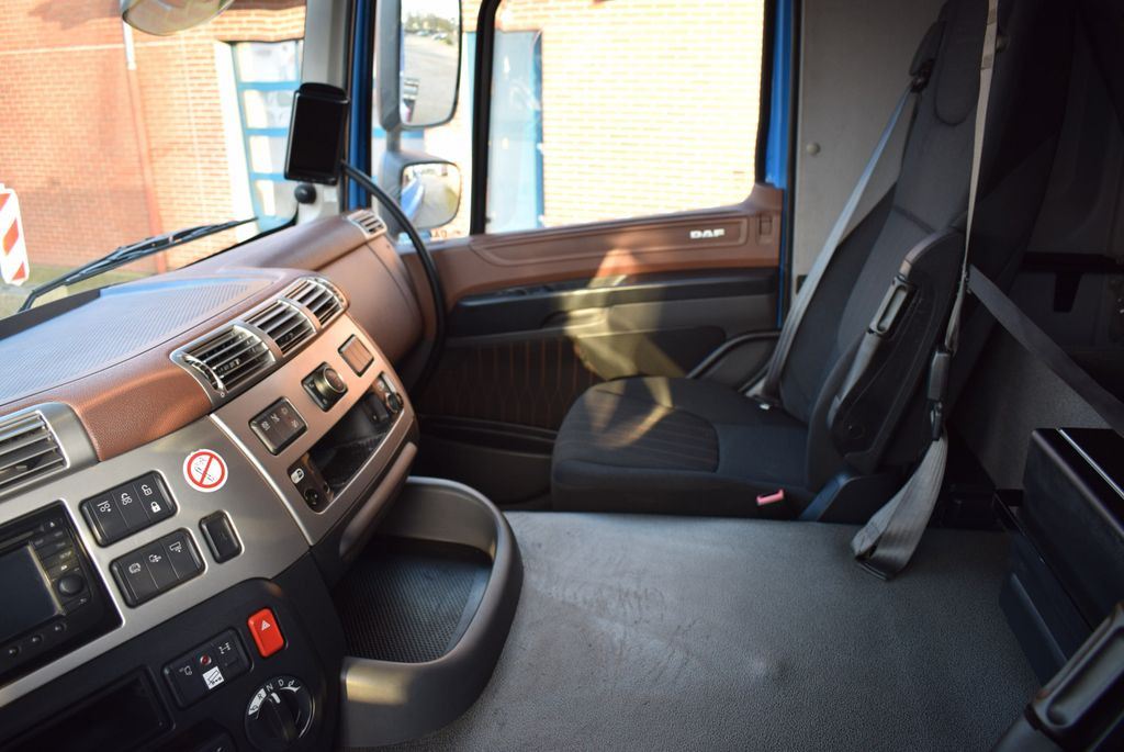 Camión volquete nuevo DAF  CF 450 6x2 Fahrgestell Klima Navi Lift Retarder: foto 21