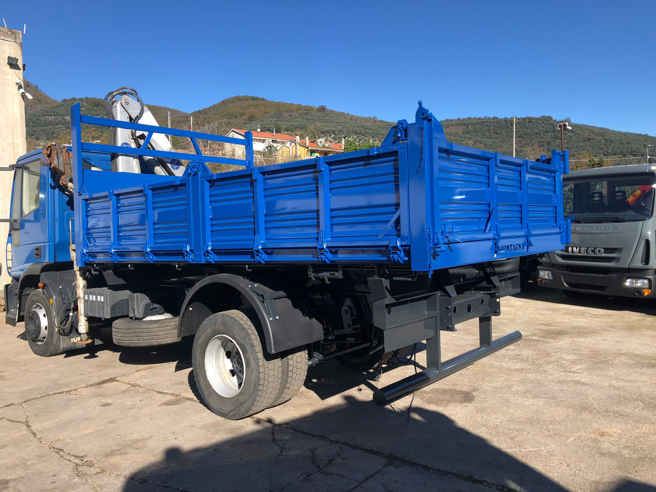 Camión grúa IVECO EUROCARGO 150E25P: foto 32