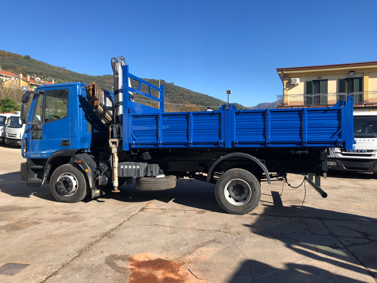 Camión grúa IVECO EUROCARGO 150E25P: foto 33