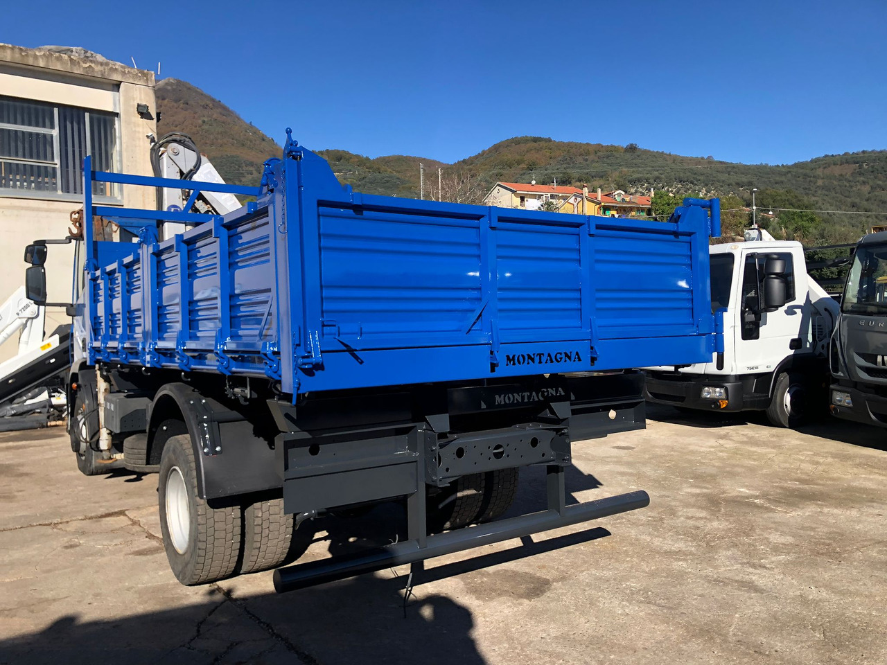 Camión grúa IVECO EUROCARGO 150E25P: foto 37