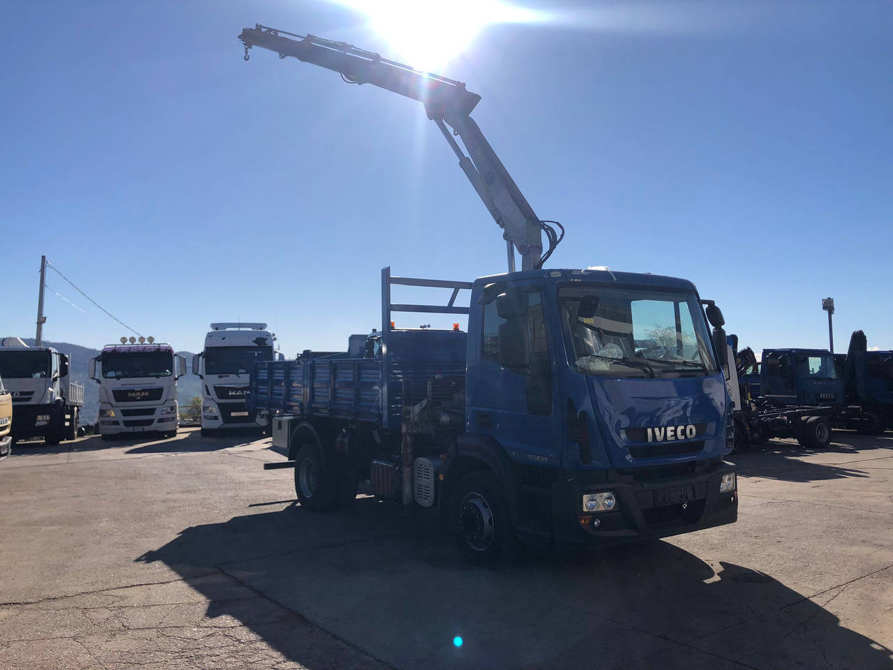 Camión grúa IVECO EUROCARGO 150E25P: foto 31