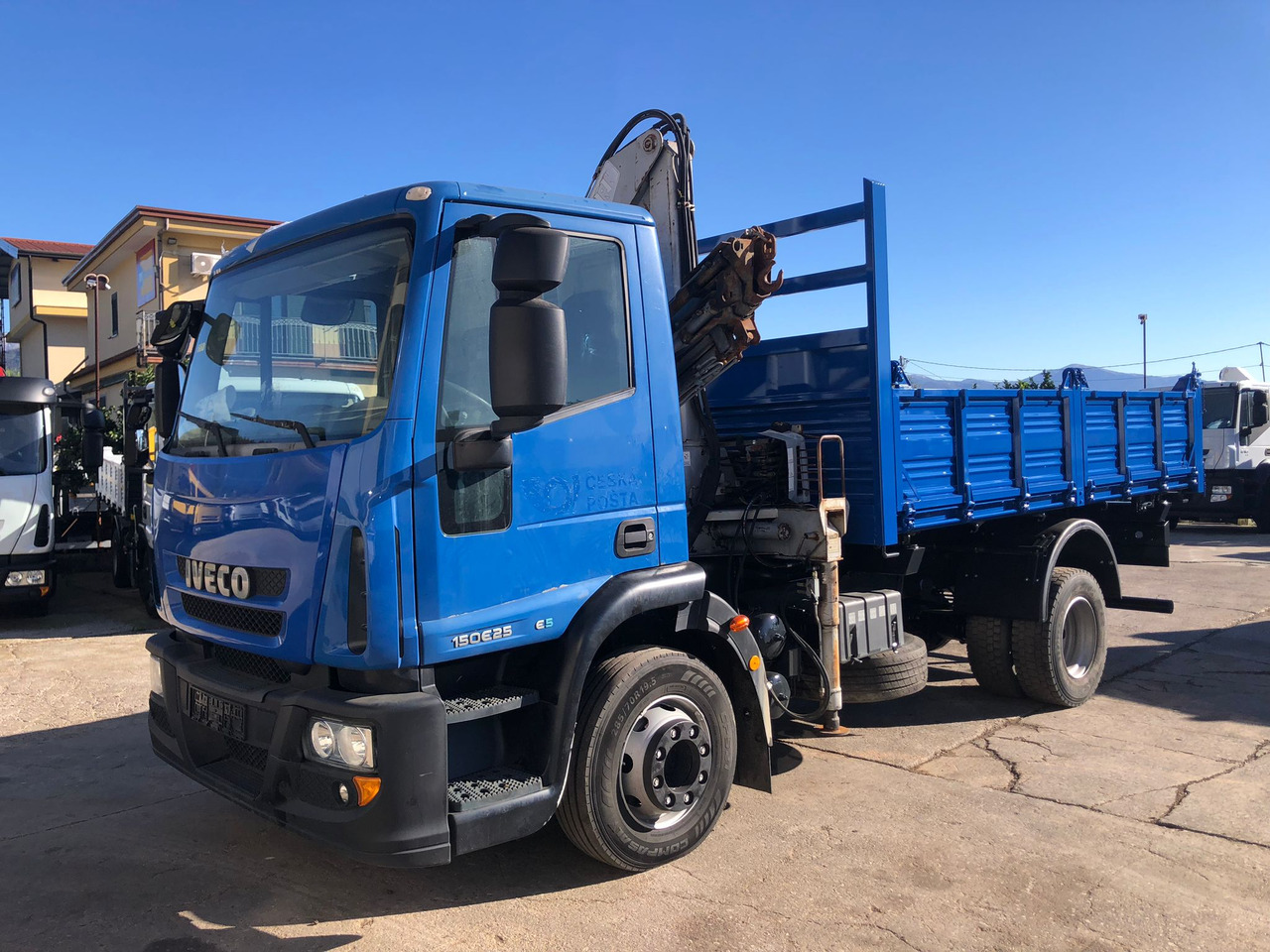 Camión grúa IVECO EUROCARGO 150E25P: foto 23