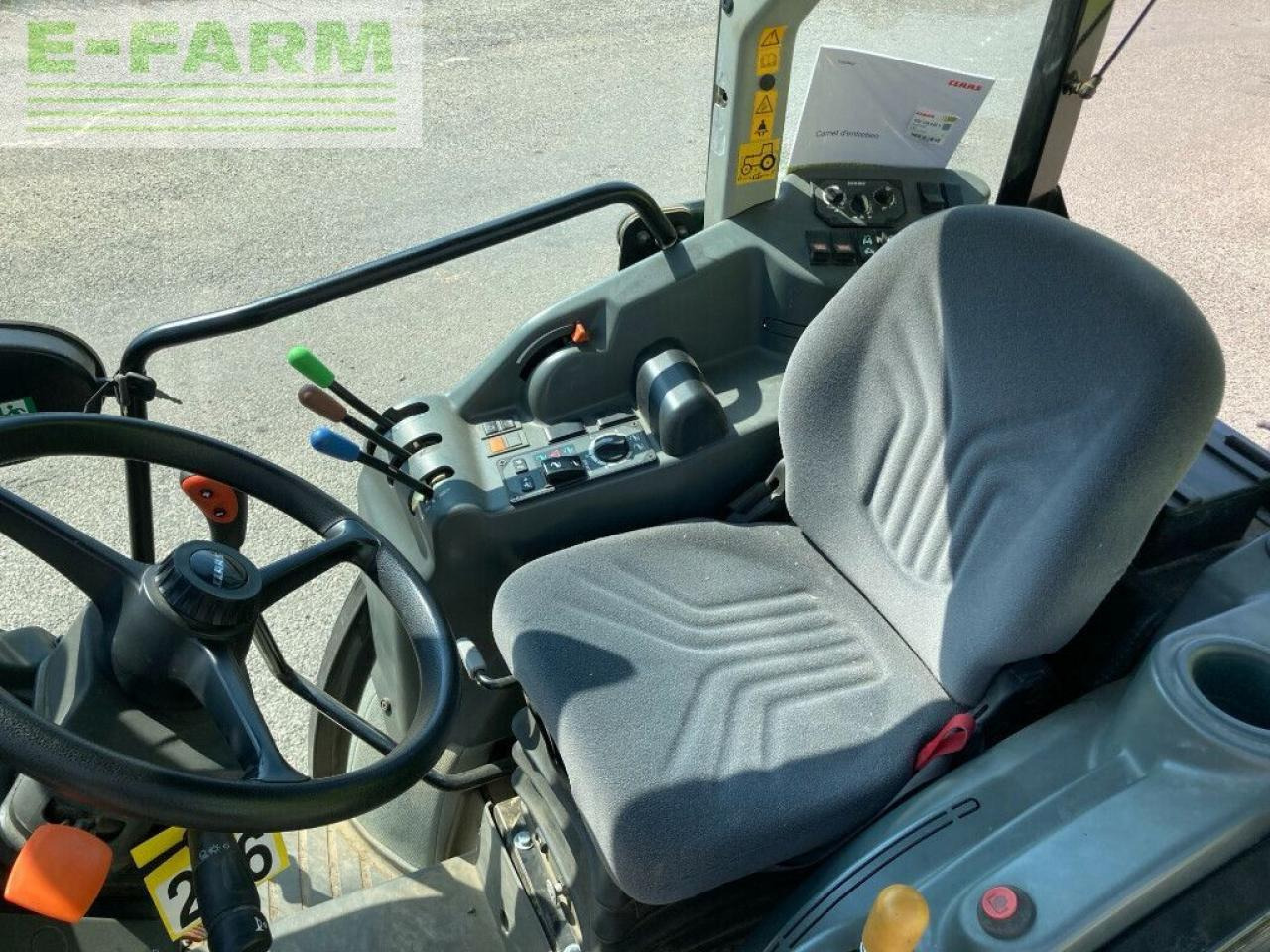 Tractor CLAAS nexos 230 ve cabine 4rm t4i VE: foto 11