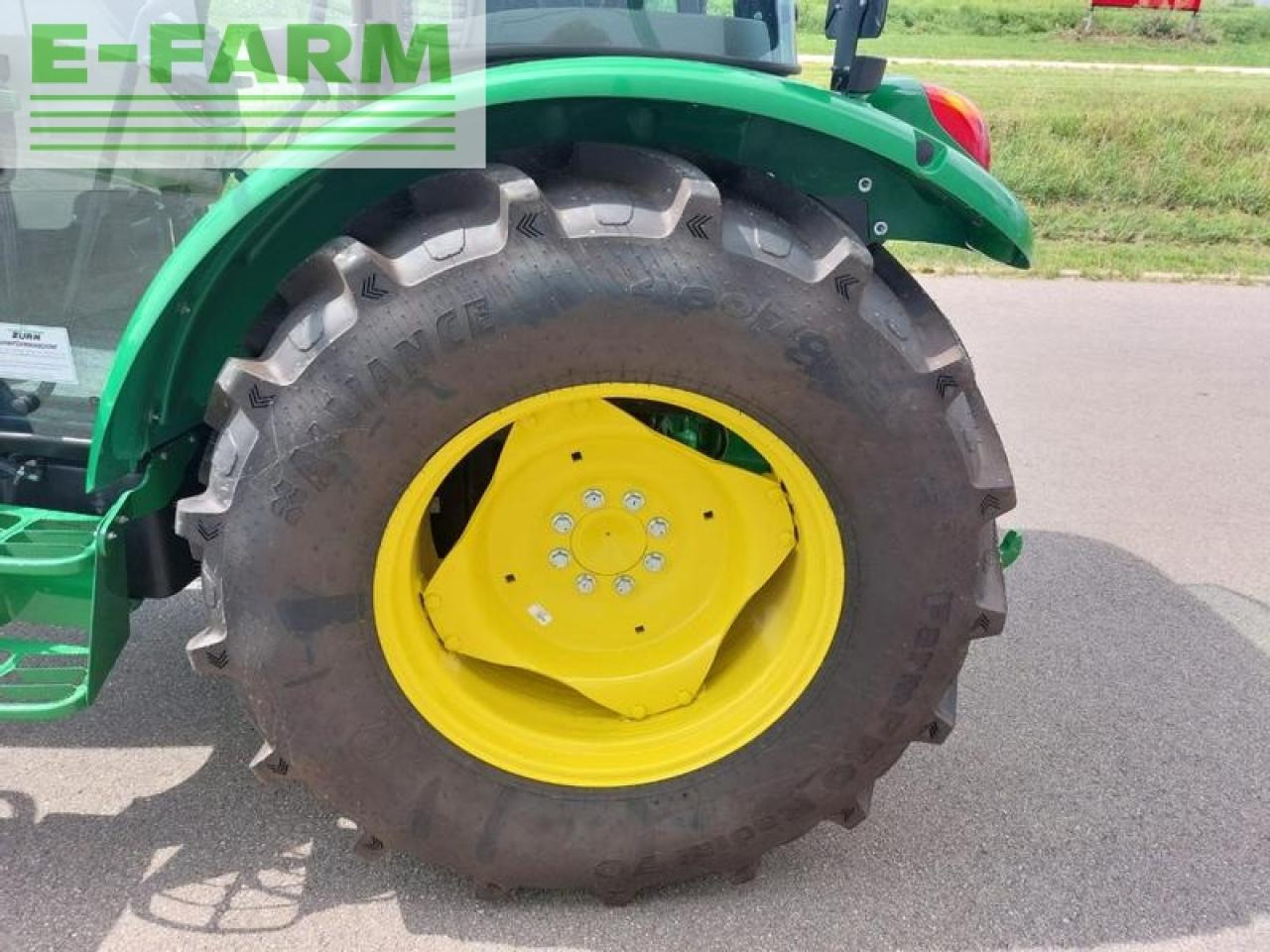 Tractor John Deere 5075e: foto 9