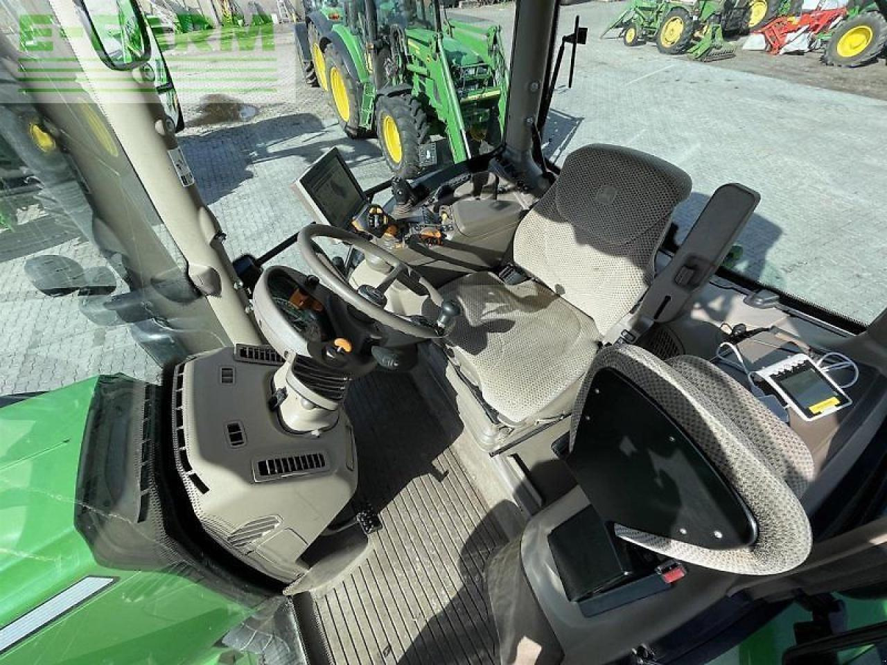 Tractor John Deere 6250r: foto 12